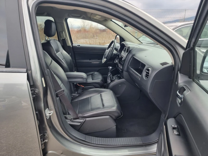Jeep Compass 2.2CRD 4X4 LIMITED КОЖА , снимка 9 - Автомобили и джипове - 53418939