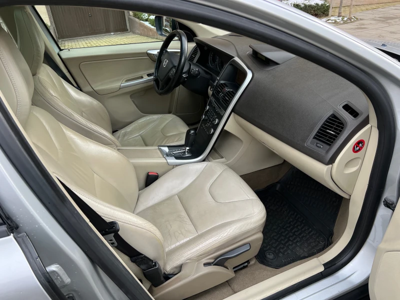 Volvo XC60 D5, 2400 ссм. СЕМЕЕН АВТОМОБИЛ, снимка 13 - Автомобили и джипове - 53541855