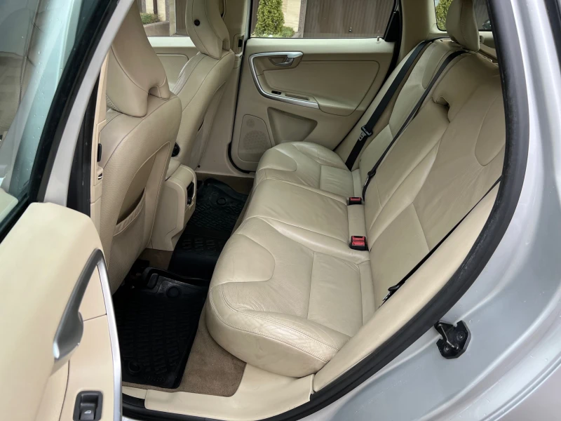 Volvo XC60 D5, 2400 ссм. СЕМЕЕН АВТОМОБИЛ, снимка 14 - Автомобили и джипове - 53541855