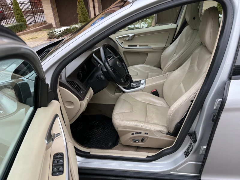 Volvo XC60 D5, 2400 ссм. СЕМЕЕН АВТОМОБИЛ, снимка 9 - Автомобили и джипове - 53541855