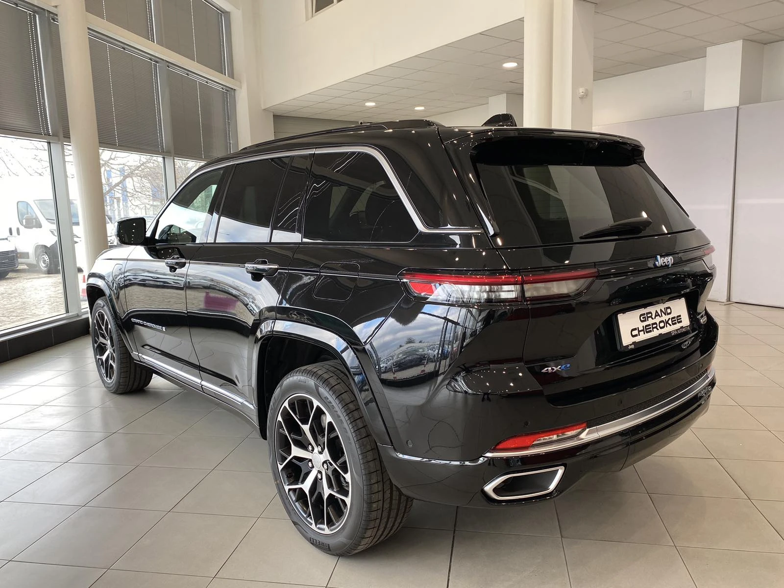 Jeep Grand cherokee 2.0 PHEV 381к.с - изображение 6