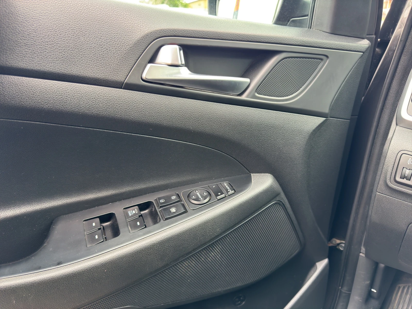 Hyundai Tucson 2.0 CRDI* 4х4* CAMERA* РЕГИСТРИРАНА* РЕАЛНИ КИЛОМЕ - изображение 7