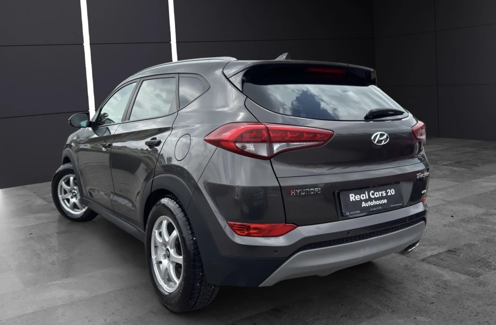 Hyundai Tucson 2.0 CRDI* 4х4* CAMERA* РЕГИСТРИРАНА* РЕАЛНИ КИЛОМЕ - изображение 4