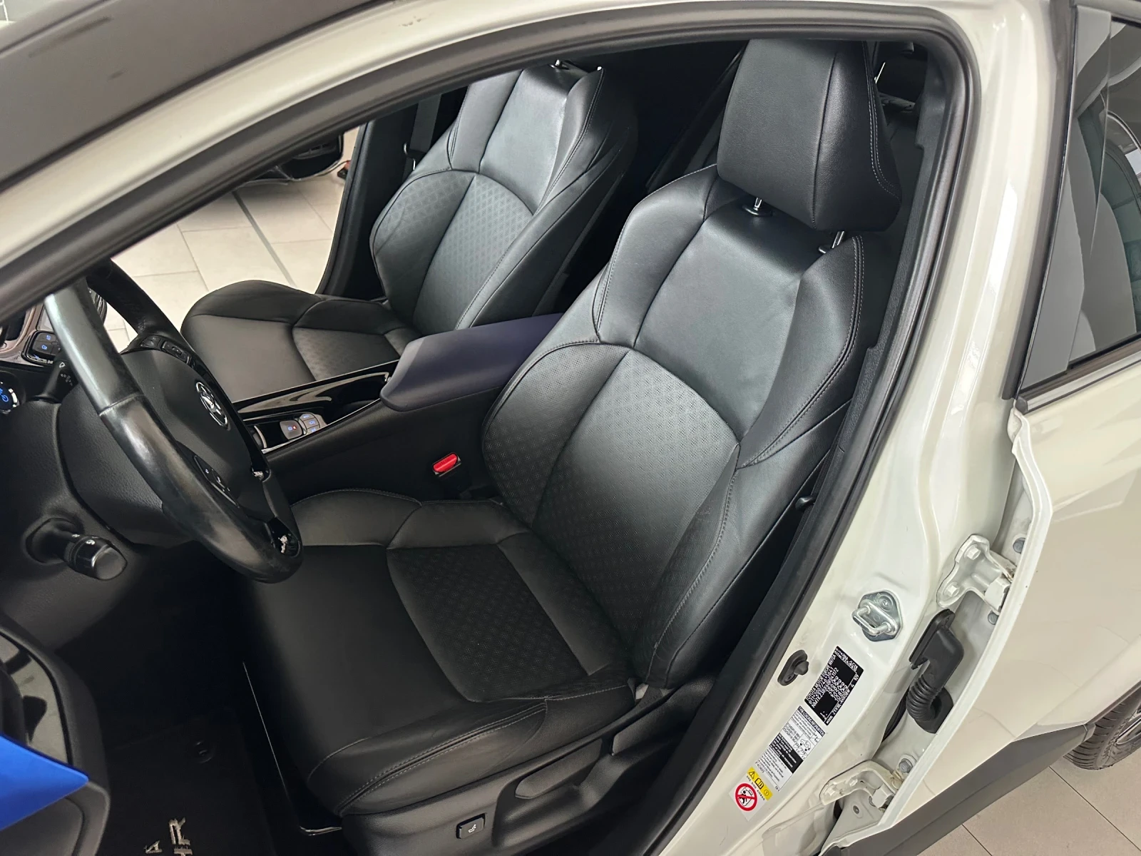 Toyota C-HR  Classy* Bitone - изображение 8