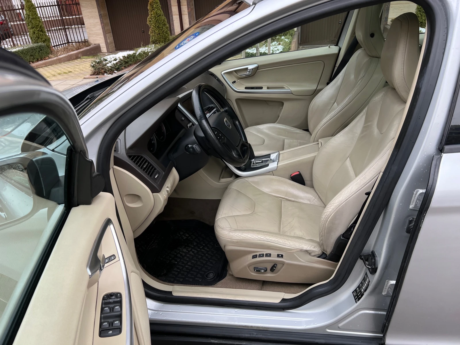 Volvo XC60 D5, 2400 ссм. СЕМЕЕН АВТОМОБИЛ - изображение 9