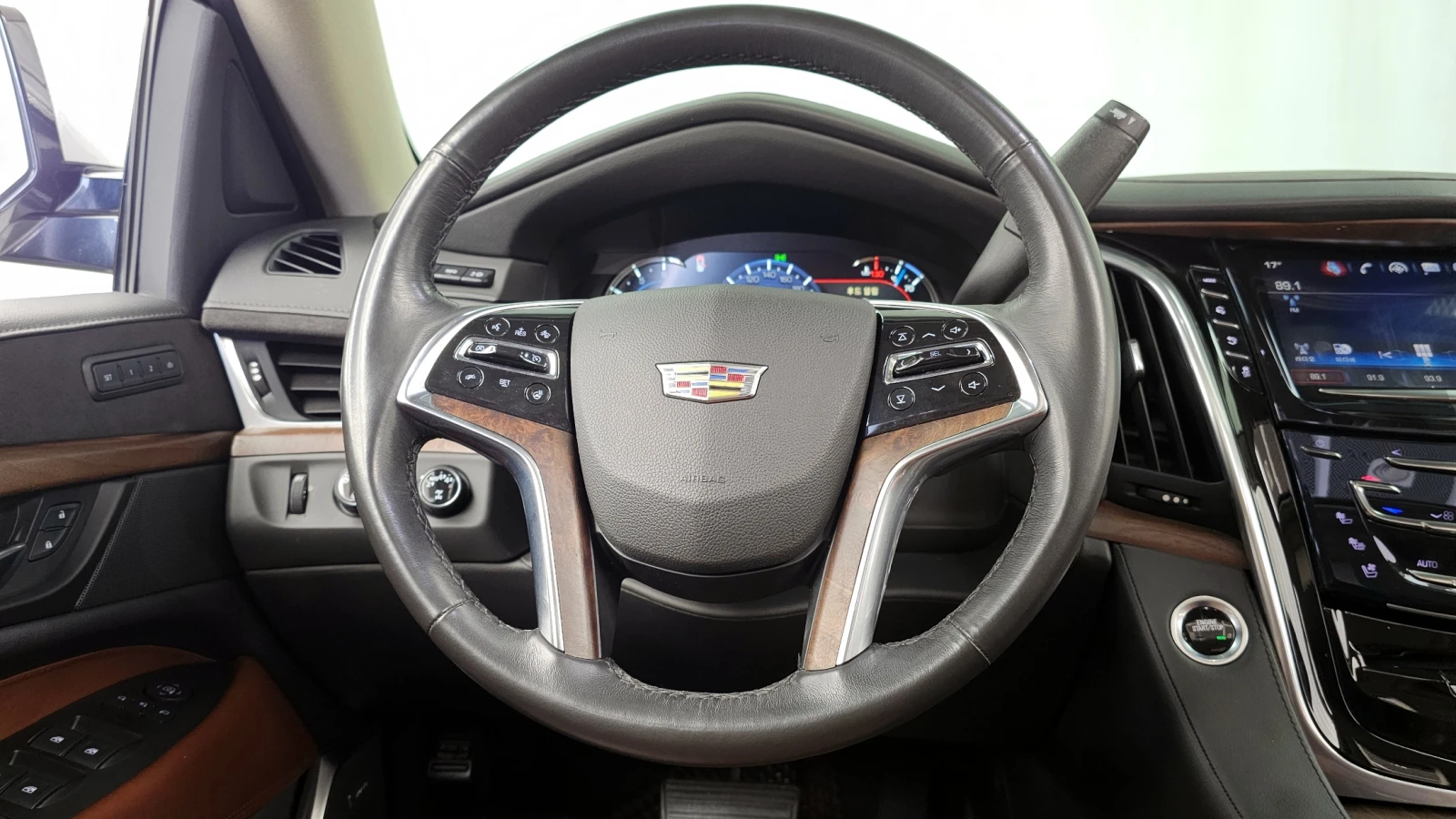 Cadillac Escalade 6.2* 360* BLIND SPOT* HUD* ЕЛ. БАГАЖНИК* КРАЙНА ЦЕ, снимка 13 - Автомобили и джипове - 55367088