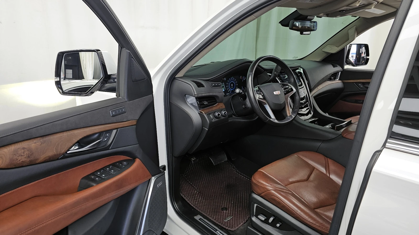 Cadillac Escalade 6.2* 360* BLIND SPOT* HUD* ЕЛ. БАГАЖНИК* КРАЙНА ЦЕ, снимка 10 - Автомобили и джипове - 55367088