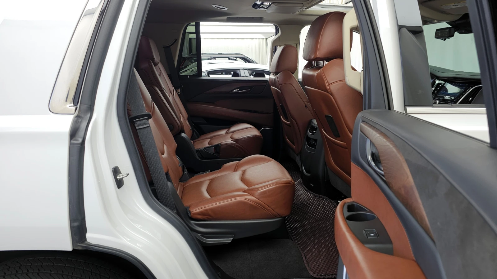 Cadillac Escalade 6.2* 360* BLIND SPOT* HUD* ЕЛ. БАГАЖНИК* КРАЙНА ЦЕ, снимка 12 - Автомобили и джипове - 55367088
