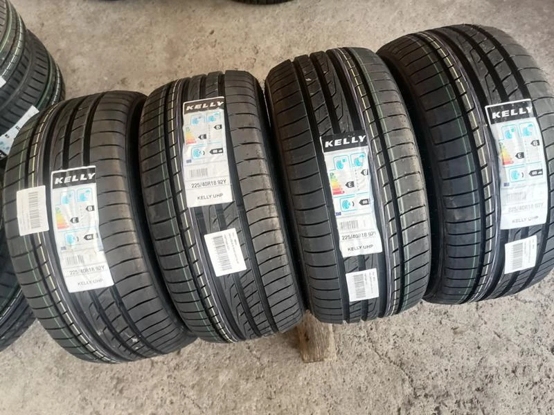 Гуми Летни 225/40R18, снимка 2 - Гуми и джанти - 32162915