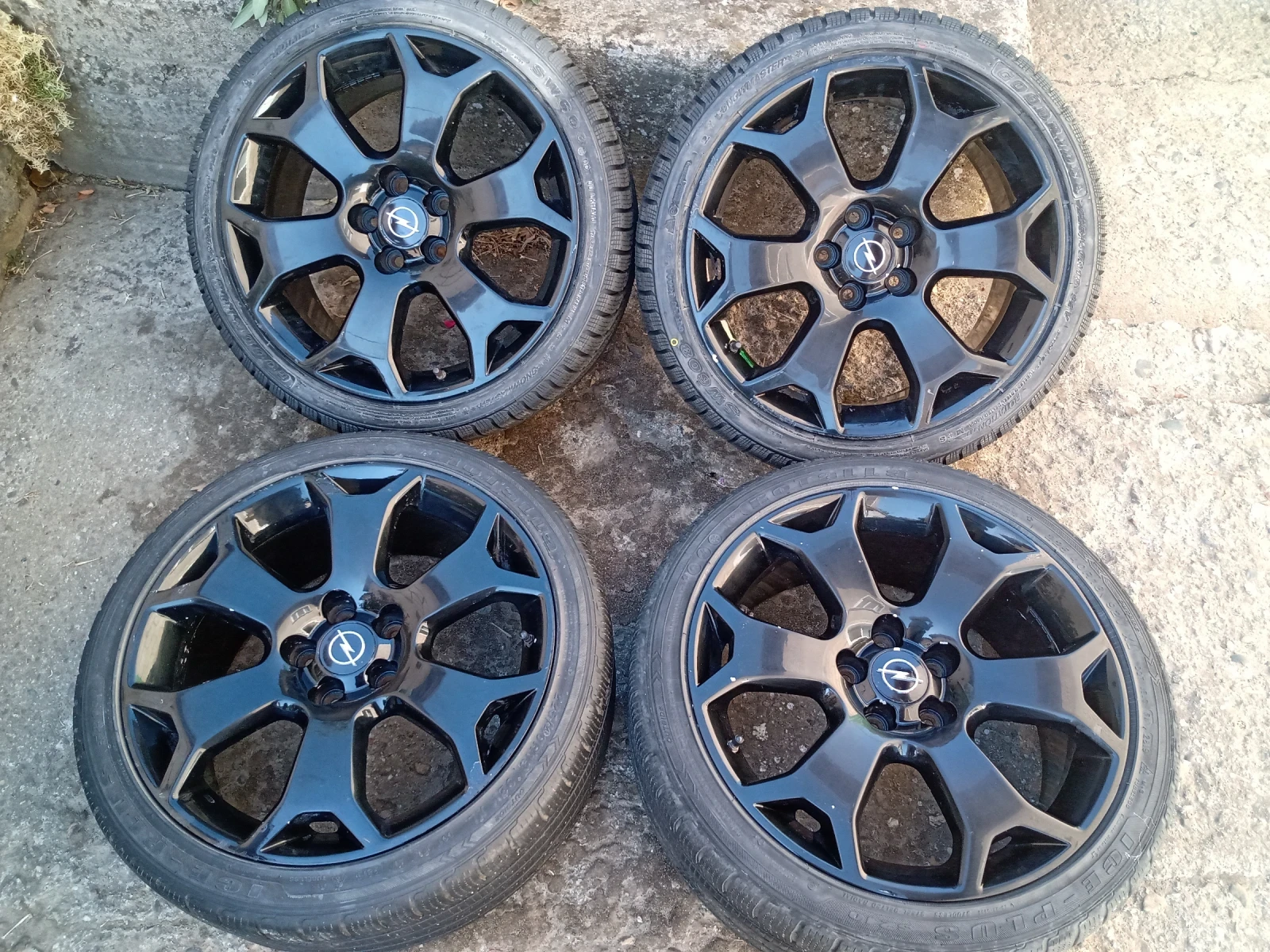 Гуми с джанти Goodride 225/40R18