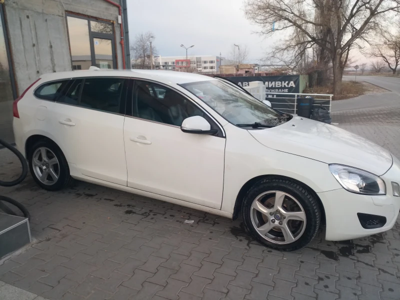 Volvo V60 2.4 D5 215к.с., снимка 6 - Автомобили и джипове - 48539810