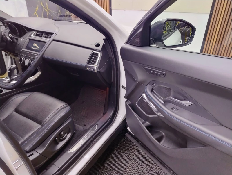 Jaguar E-pace R-Dinamic P300, снимка 11 - Автомобили и джипове - 52446619