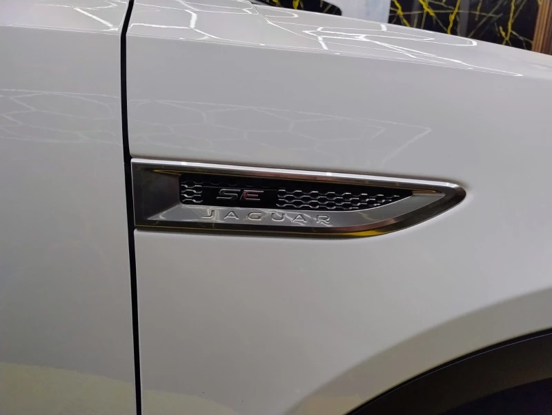 Jaguar E-pace R-Dinamic P300, снимка 5 - Автомобили и джипове - 52446619