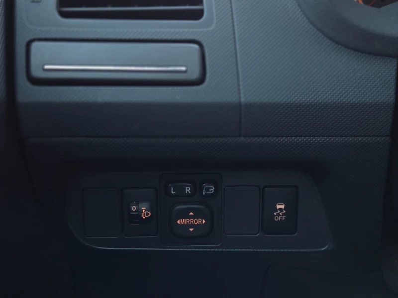 Toyota Auris 1.4D4-D FACELIFT ОТЛИЧНА, снимка 13 - Автомобили и джипове - 52850129