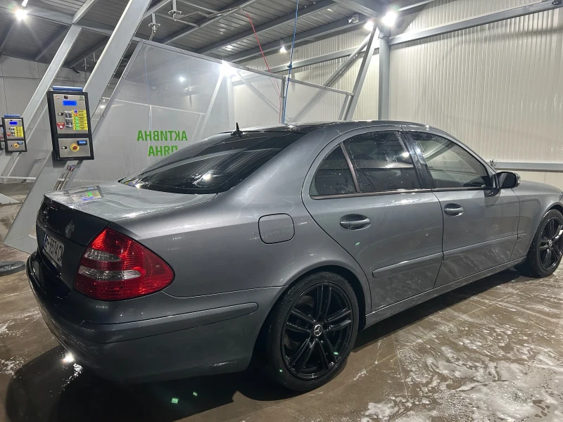 Mercedes-Benz E 220, снимка 8 - Автомобили и джипове - 53527239