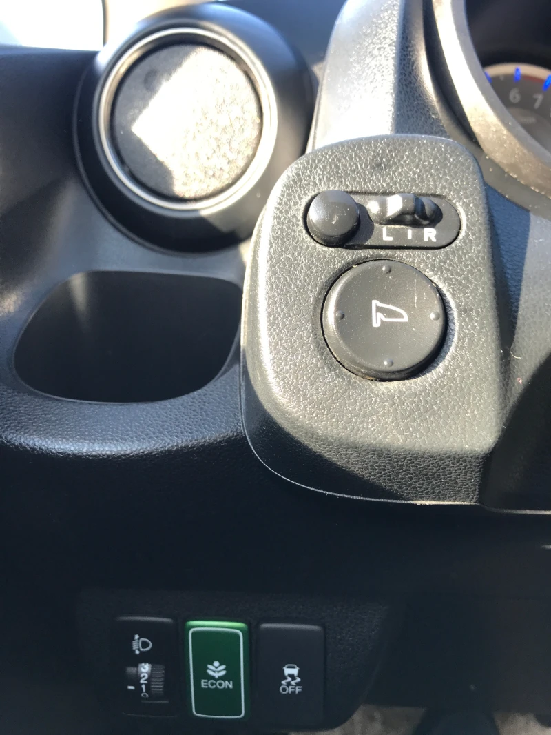 Honda Jazz 1, 3 HYBRID, снимка 13 - Автомобили и джипове - 53593975