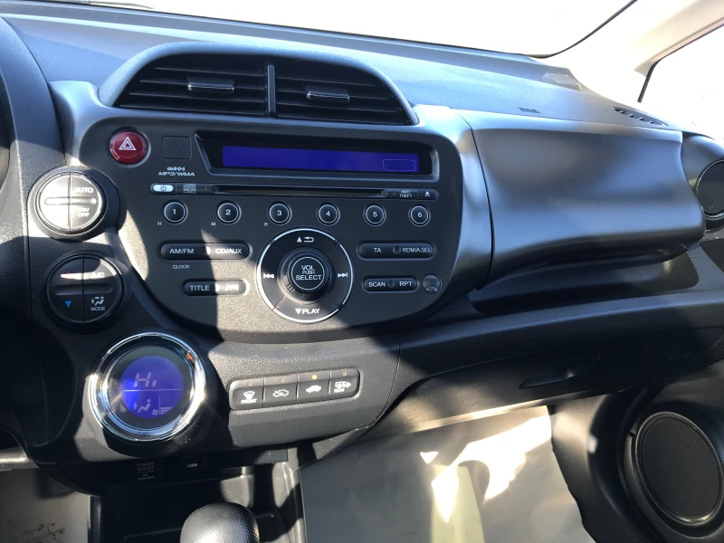 Honda Jazz 1, 3 HYBRID, снимка 11 - Автомобили и джипове - 53593975
