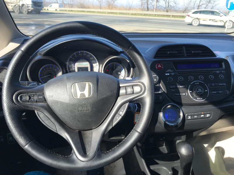 Honda Jazz 1, 3 HYBRID, снимка 12 - Автомобили и джипове - 53593975