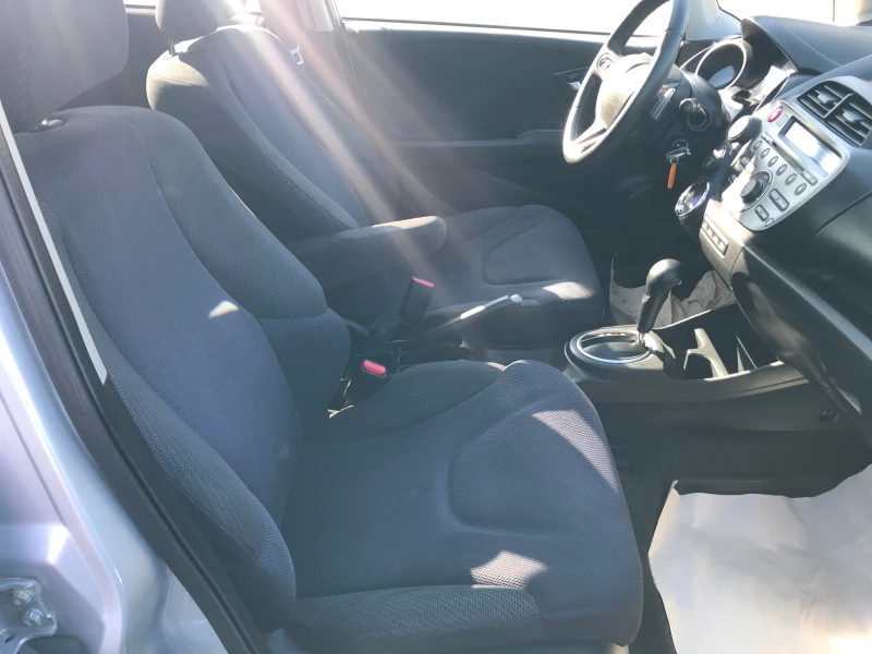 Honda Jazz 1, 3 HYBRID, снимка 9 - Автомобили и джипове - 53593975