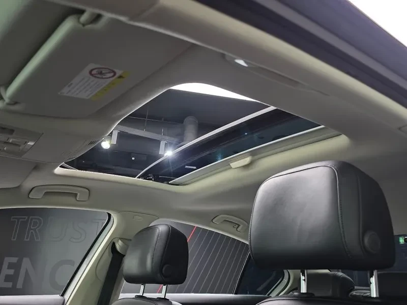 VW Passat 2.0 TDI Premium, снимка 16 - Автомобили и джипове - 56617945