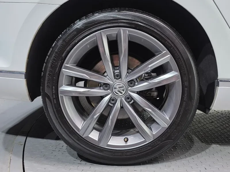 VW Passat 2.0 TDI Premium, снимка 5 - Автомобили и джипове - 56617945
