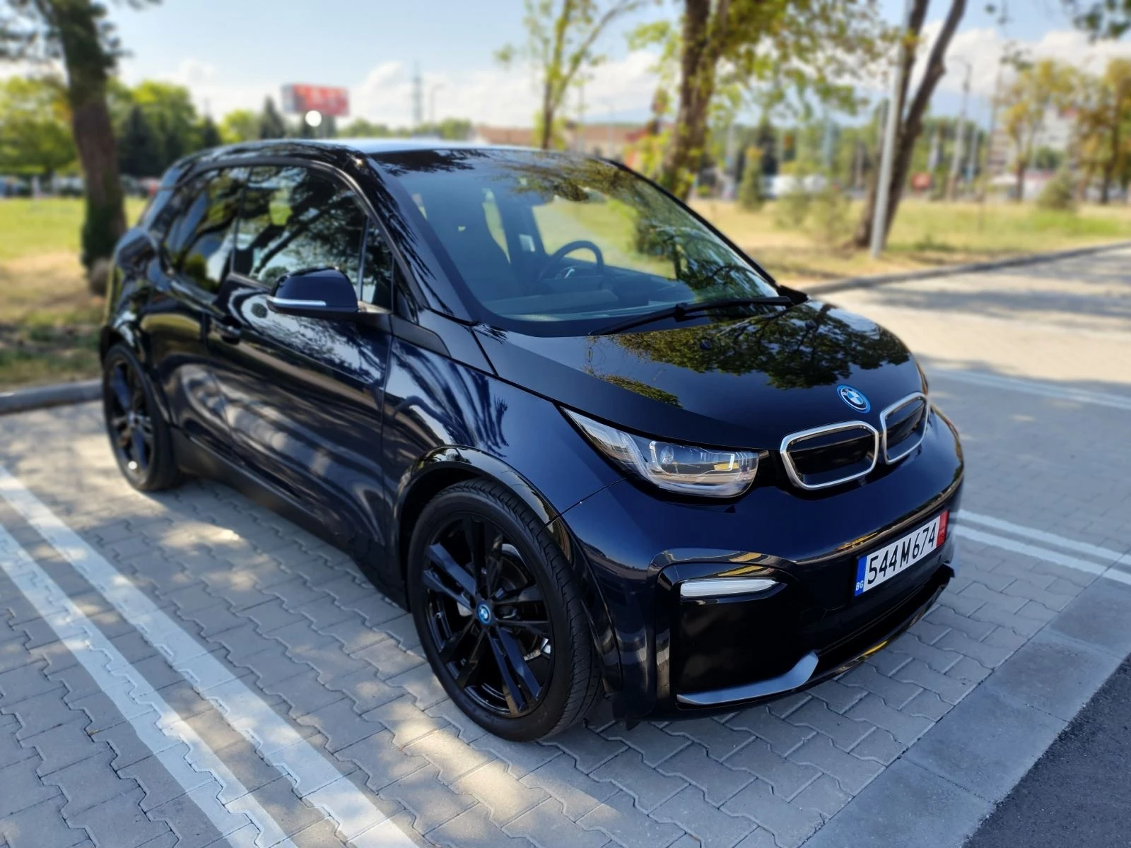 BMW i3  S 120Ah термопомпа вече с регистрация и каско - изображение 2