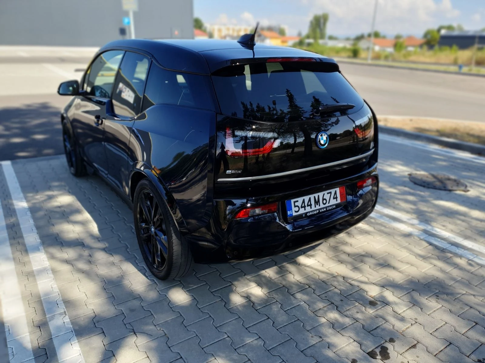 BMW i3  S 120Ah термопомпа вече с регистрация и каско - изображение 8