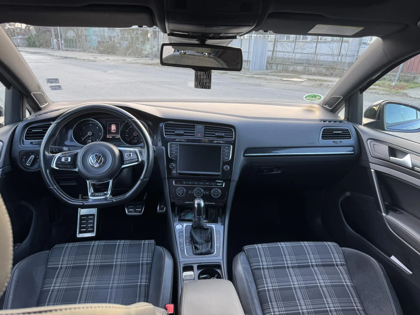 VW Golf GTD* DISTRONIK* CAMERA* KEYLESS* DYNAUDIO*  - изображение 7