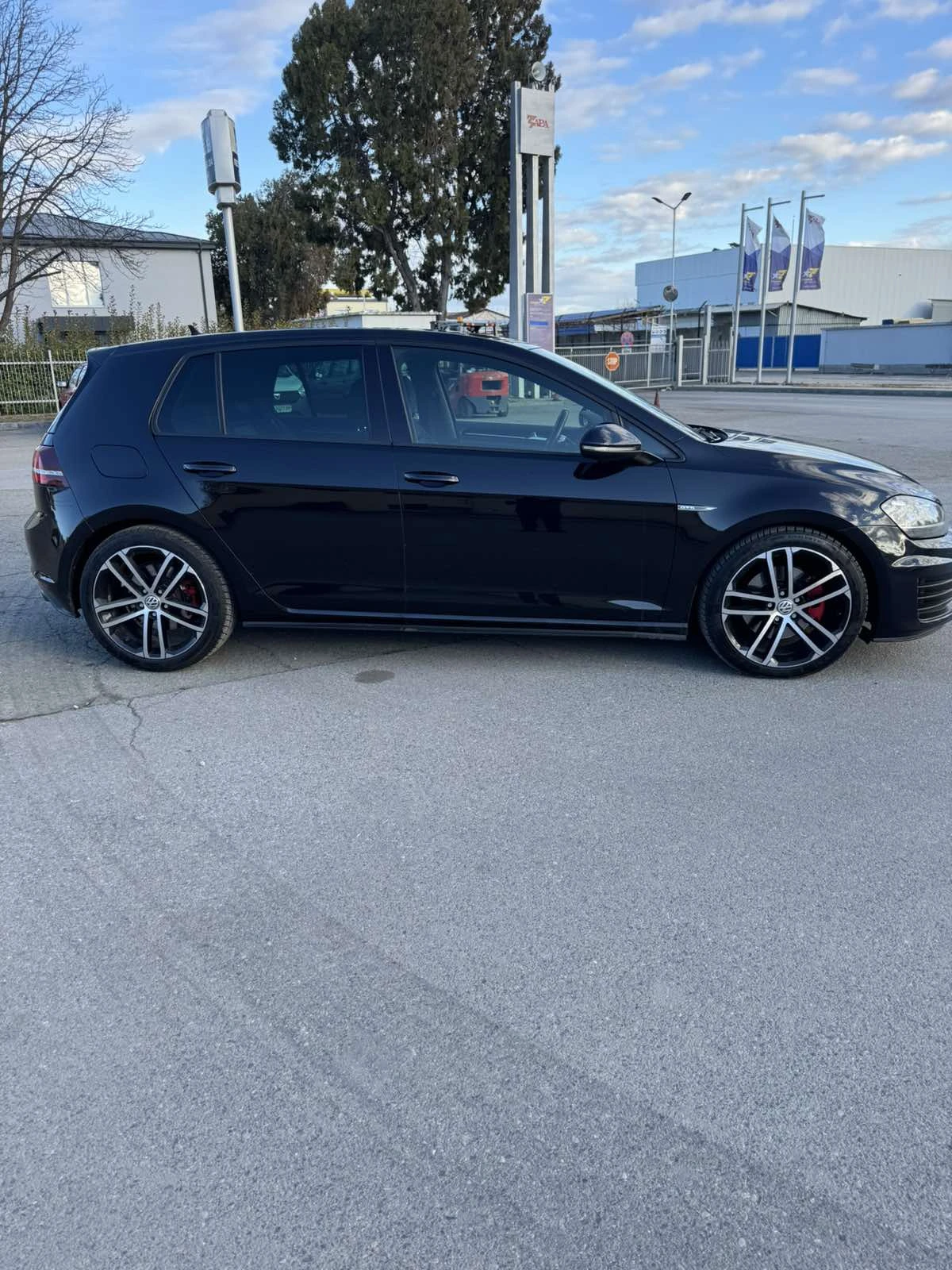 VW Golf GTD* DISTRONIK* CAMERA* KEYLESS* DYNAUDIO*  - изображение 4
