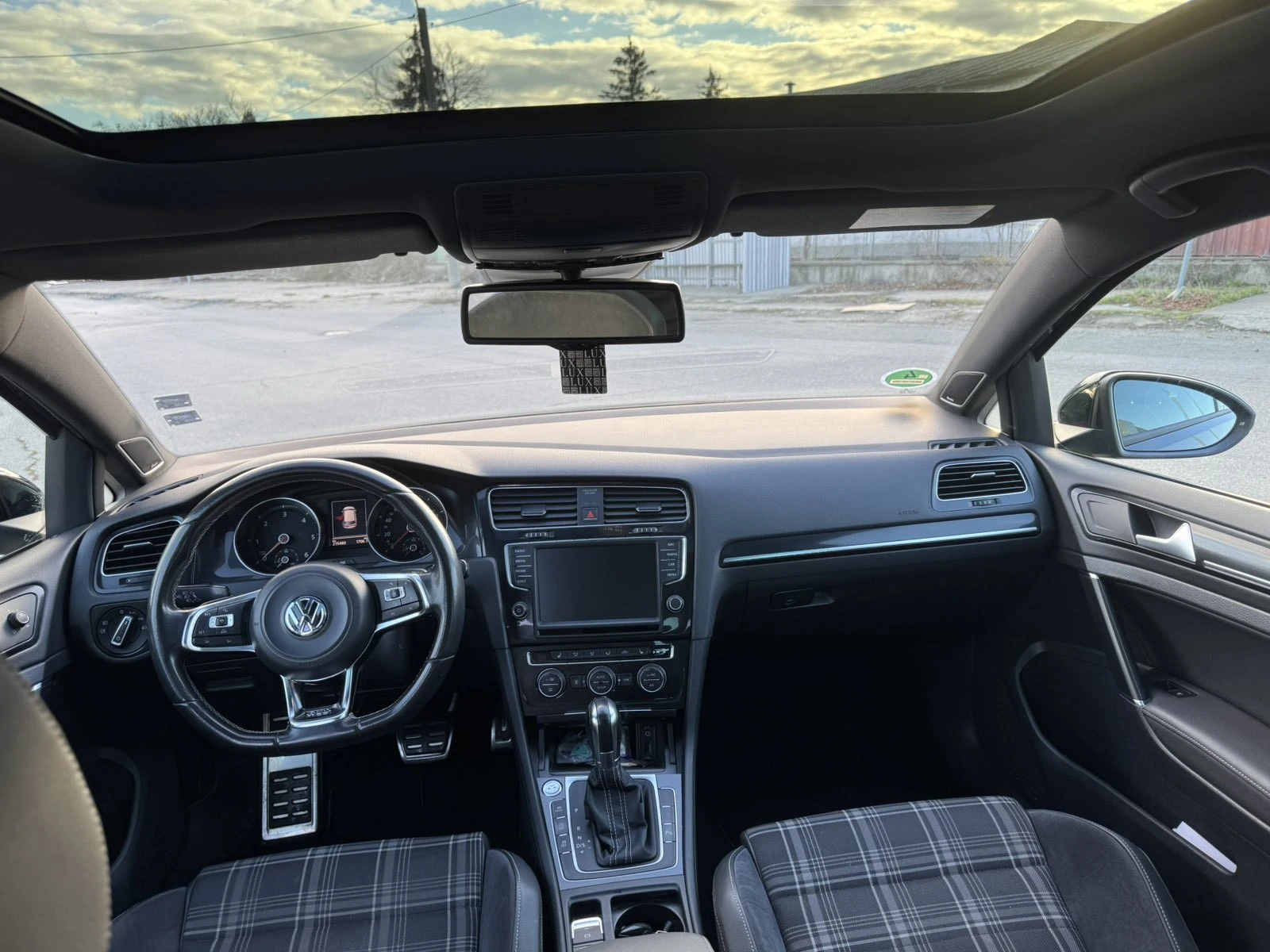 VW Golf GTD* DISTRONIK* CAMERA* KEYLESS* DYNAUDIO*  - изображение 8