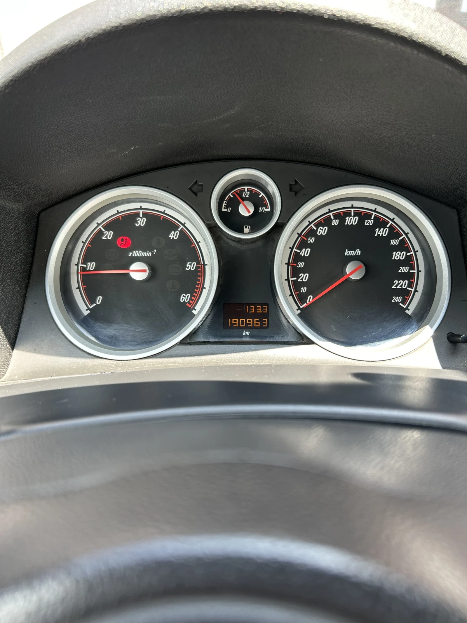 Opel Astra 1.9 GTC - изображение 9