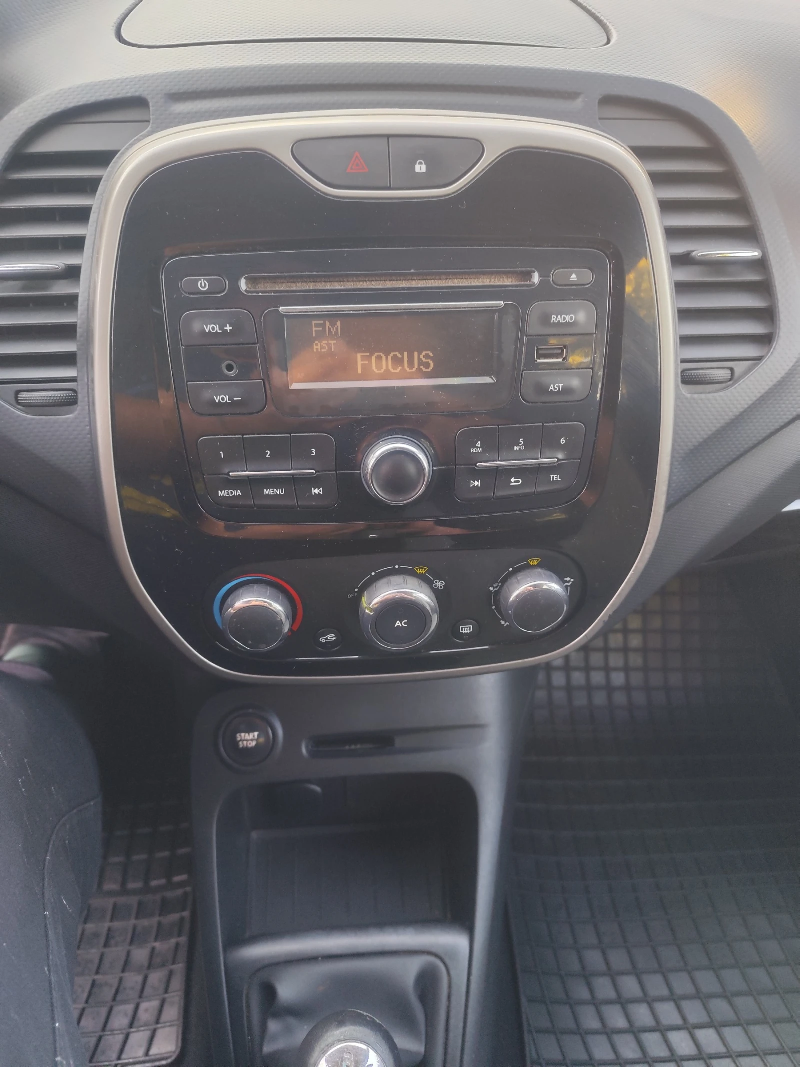 Renault Captur 0.9i 80000км Keyless, Full service - изображение 10