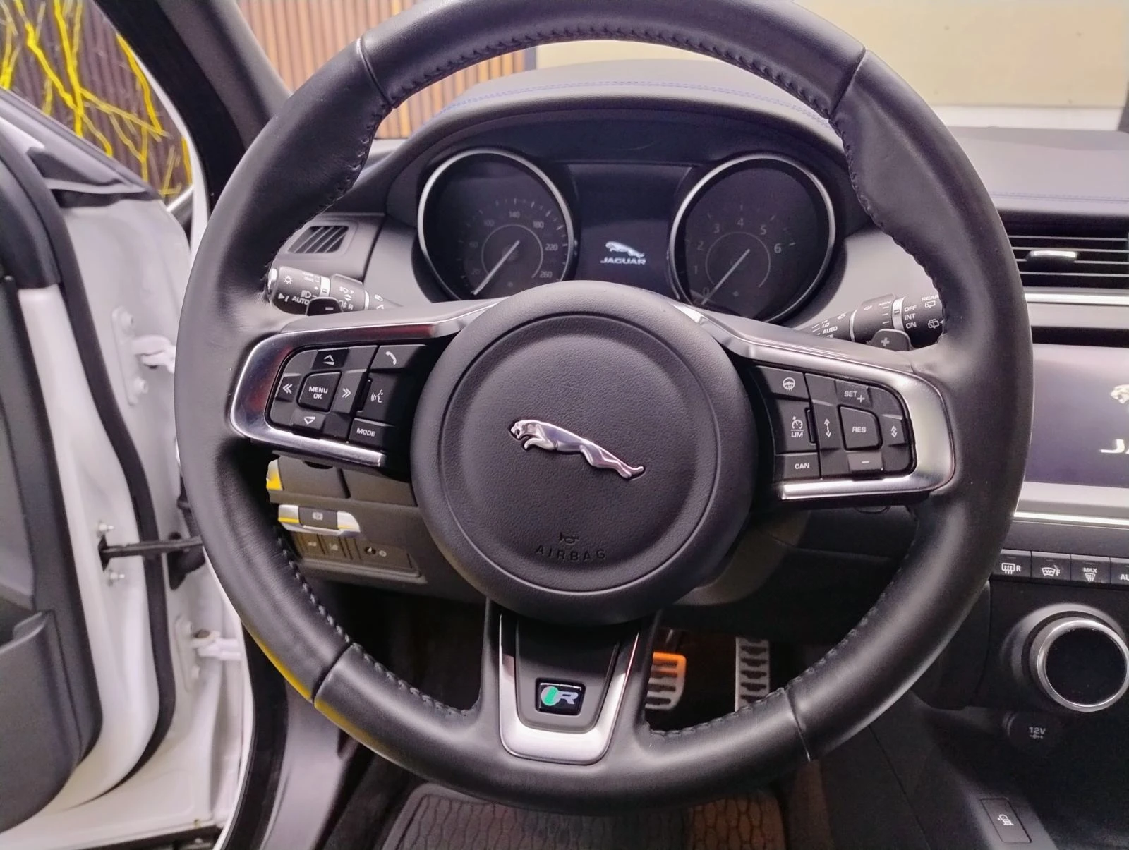 Jaguar E-pace R-Dinamic P300 | Mobile.bg   6