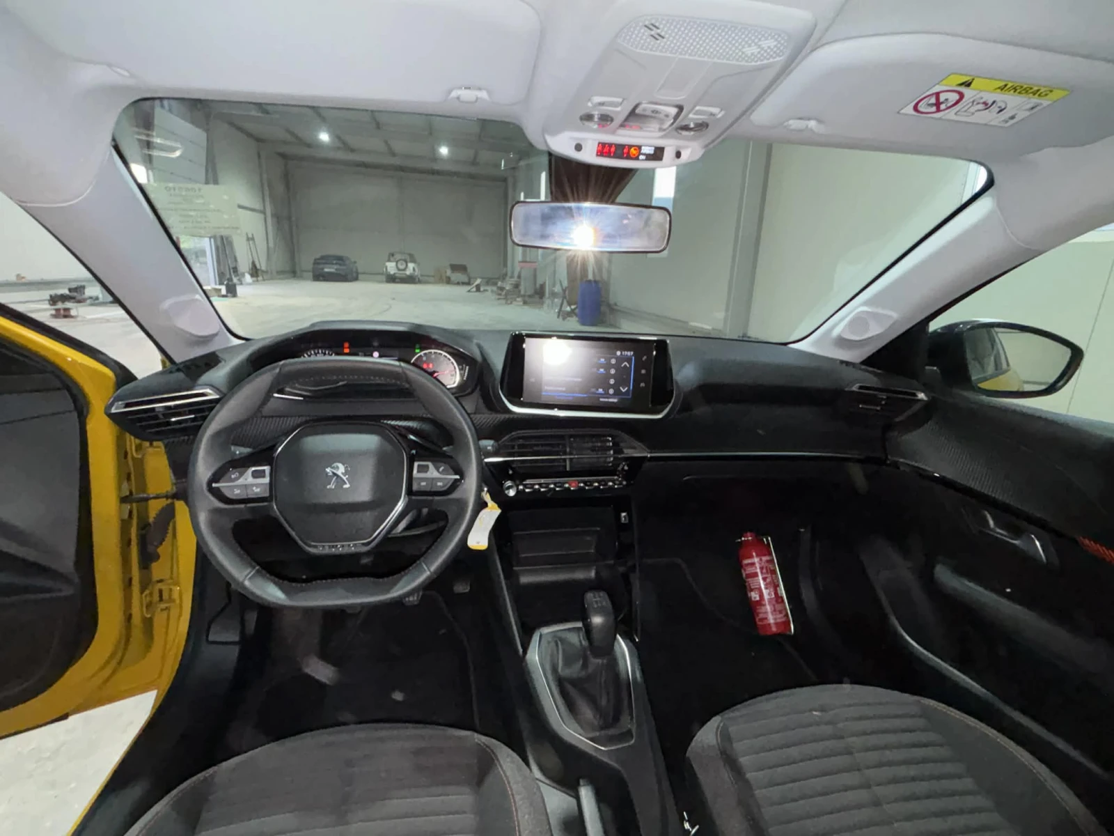 Peugeot 208, снимка 14 - Автомобили и джипове - 54081362