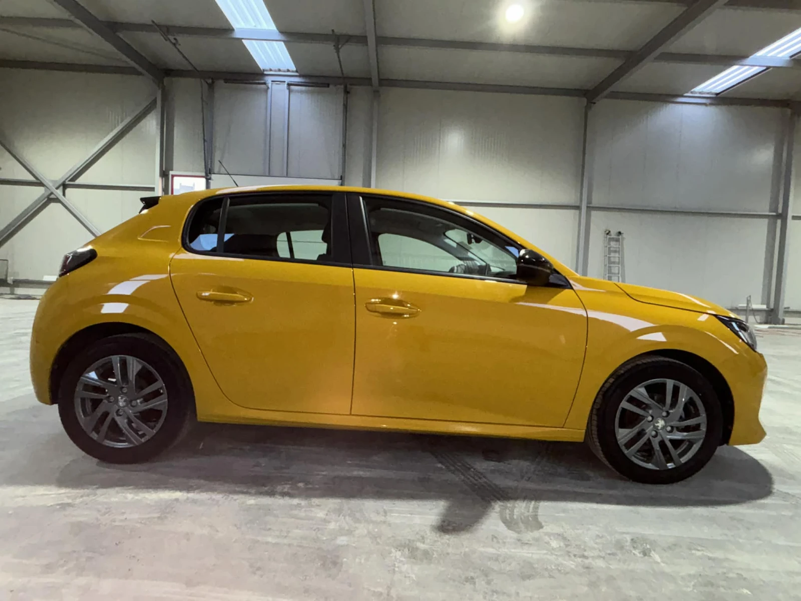 Peugeot 208, снимка 2 - Автомобили и джипове - 54081362