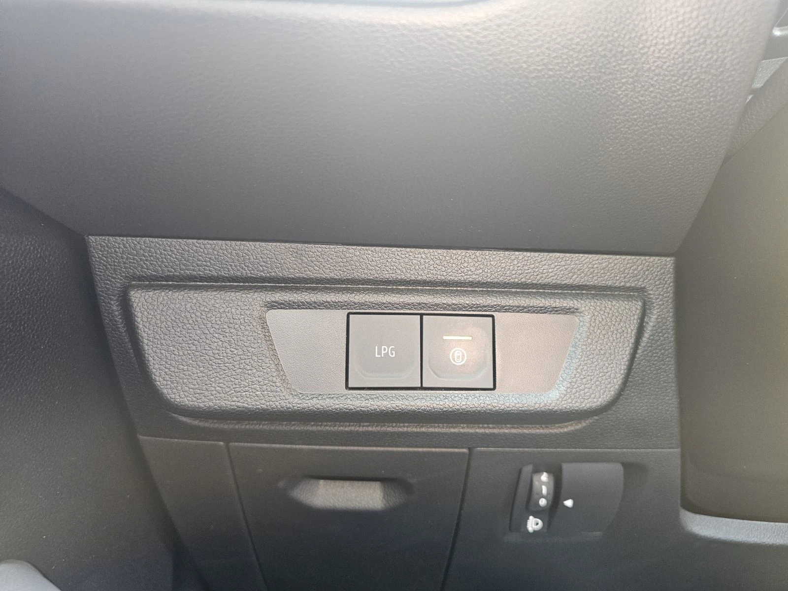 Dacia Sandero 1.0 TCe 100 LPG, снимка 13 - Автомобили и джипове - 54227038