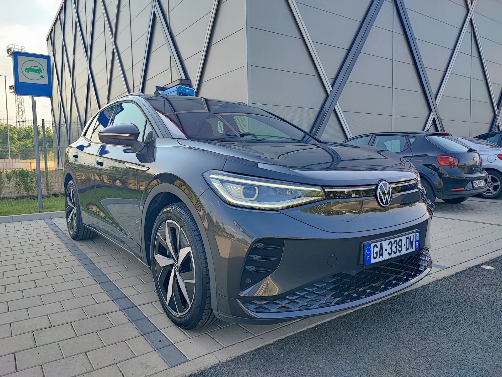 VW ID.4 GTX/4 MOTION/IQ/HUD/360CAM/PANO/МАСАЖ/ТЕРМОПОМПА, снимка 8 - Автомобили и джипове - 54475419