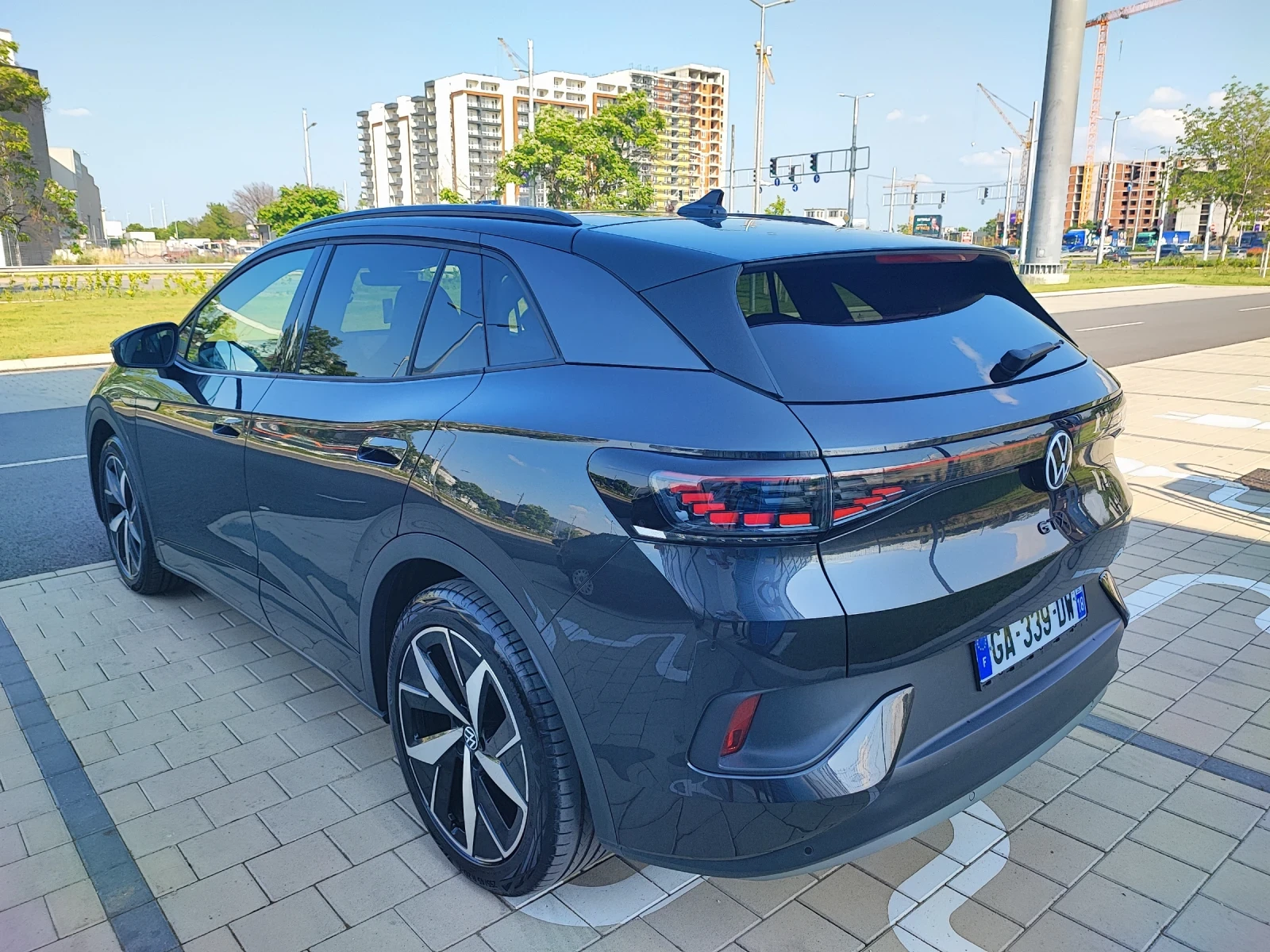VW ID.4 GTX/4 MOTION/IQ/HUD/360CAM/PANO/МАСАЖ/ТЕРМОПОМПА, снимка 3 - Автомобили и джипове - 54475419
