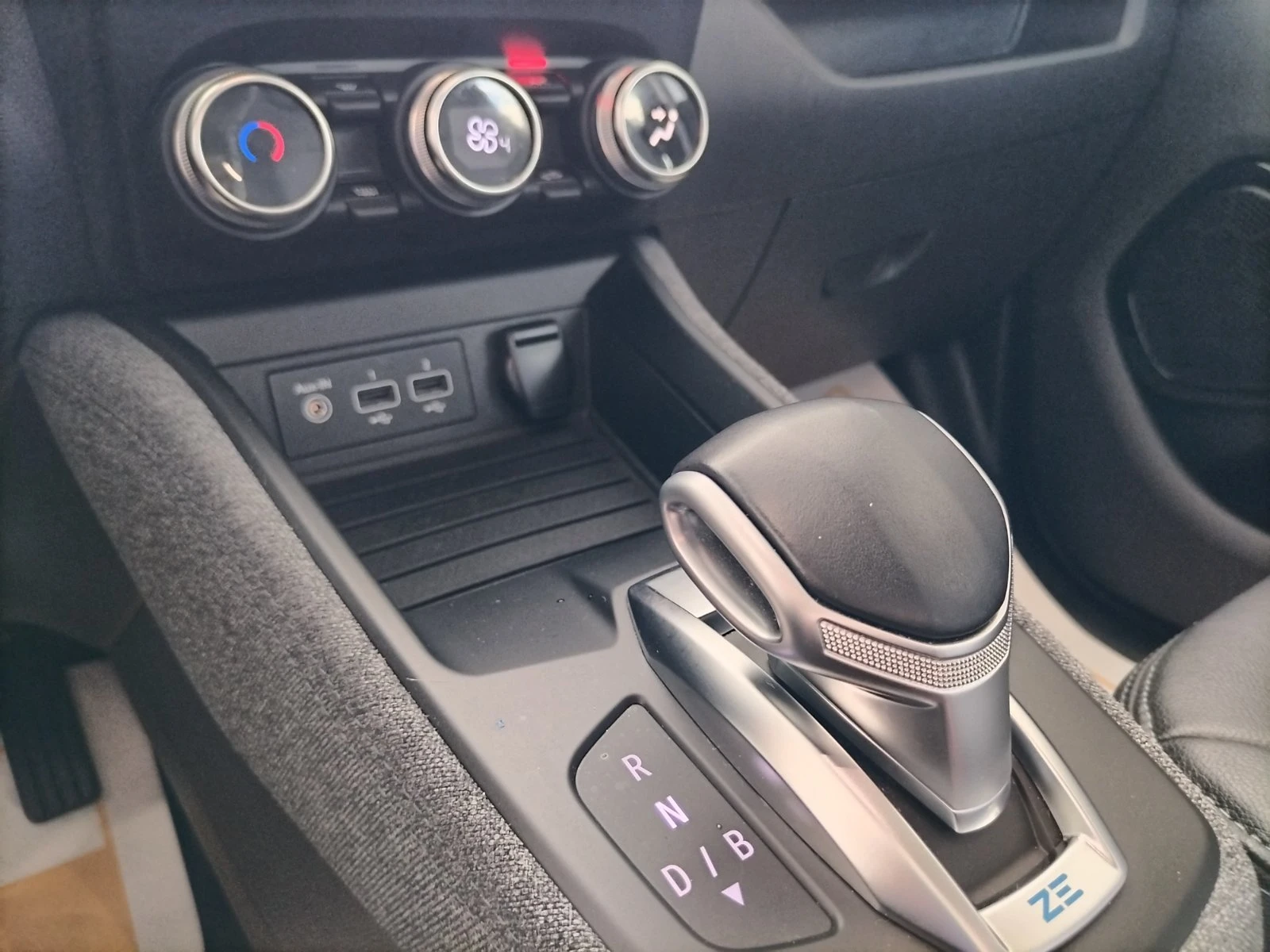Renault Zoe 52kw/ 108к.с., снимка 16 - Автомобили и джипове - 54774098