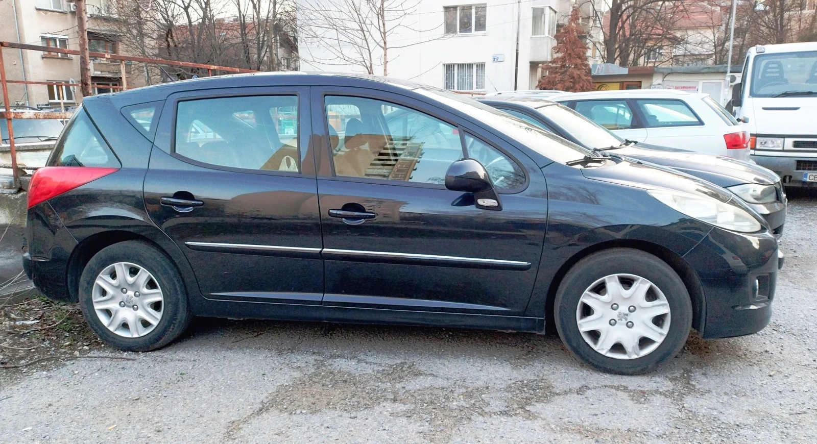 Peugeot 207 1.6 HDI SW, снимка 2 - Автомобили и джипове - 55421721