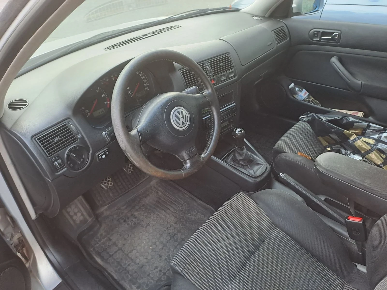 VW Golf 1.6 Газ/Бензин, снимка 3 - Автомобили и джипове - 55715744