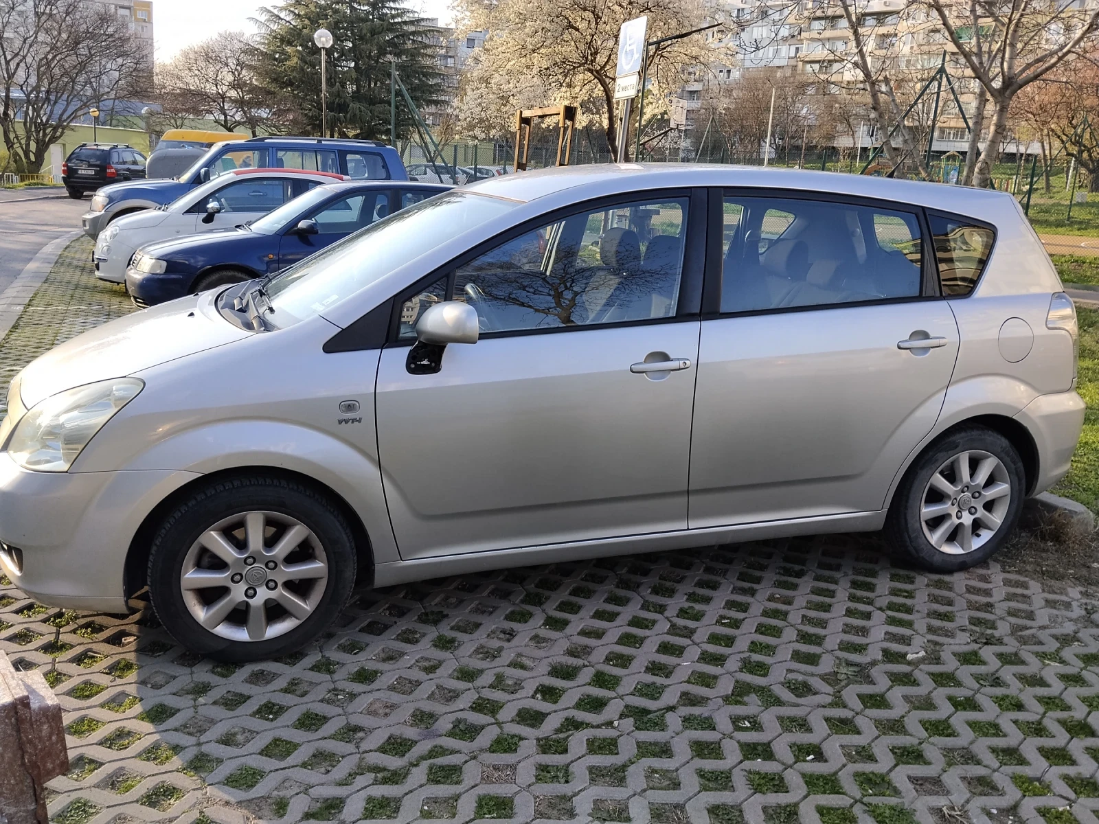 Toyota Corolla verso, снимка 4 - Автомобили и джипове - 55768596