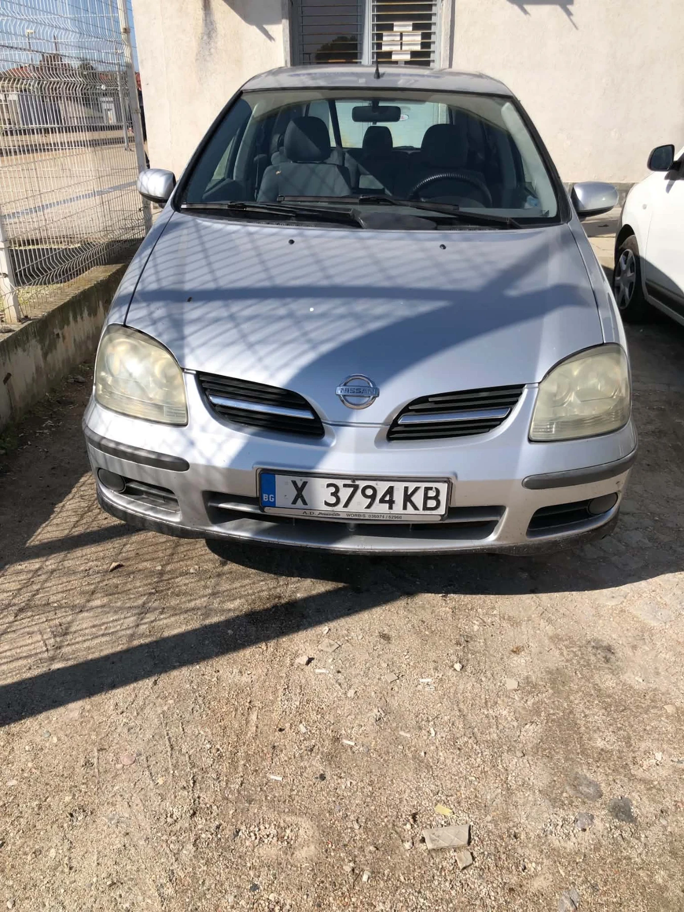 Nissan Almera tino