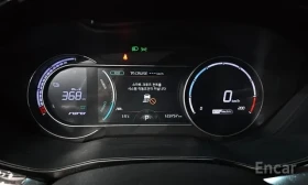 Kia Niro ОБДУХВАНЕ / 64 KWH / FWD / ДИСТРОНИК / ЛИЗИНГ | Auto.bg — изображение 8