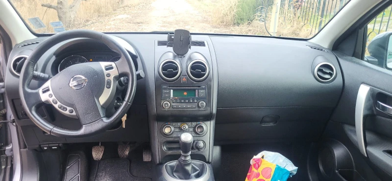 Nissan Qashqai 2.0, снимка 14 - Автомобили и джипове - 48602910