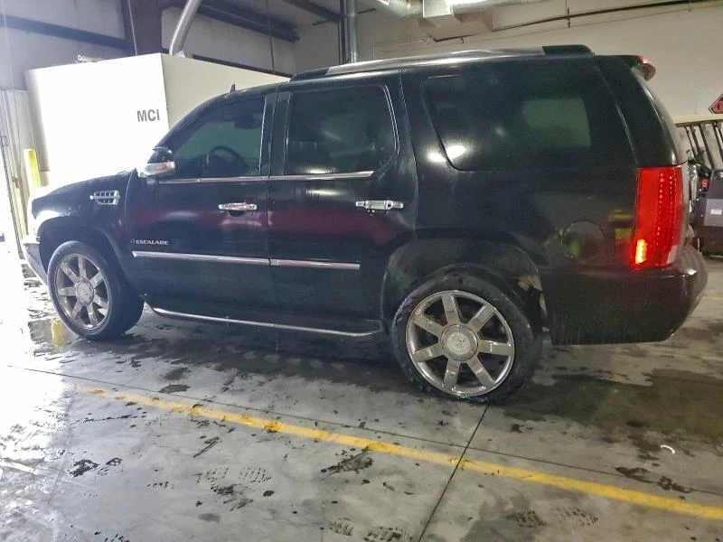 Cadillac Escalade 6.2L 8 All wheel drive - изображение 2