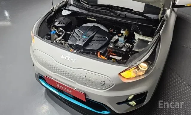 Kia Niro ОБДУХВАНЕ / 64 KWH / FWD / ДИСТРОНИК / ЛИЗИНГ, снимка 6 - Автомобили и джипове - 55094321