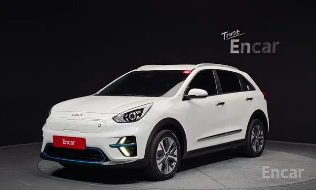 Kia Niro ОБДУХВАНЕ / 64 KWH / FWD / ДИСТРОНИК / ЛИЗИНГ