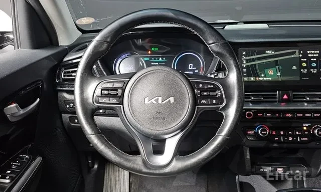 Kia Niro ОБДУХВАНЕ / 64 KWH / FWD / ДИСТРОНИК / ЛИЗИНГ, снимка 14 - Автомобили и джипове - 55094321