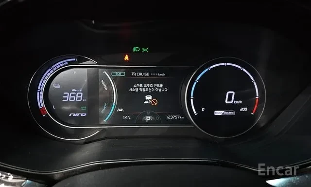 Kia Niro ОБДУХВАНЕ / 64 KWH / FWD / ДИСТРОНИК / ЛИЗИНГ, снимка 8 - Автомобили и джипове - 55094321